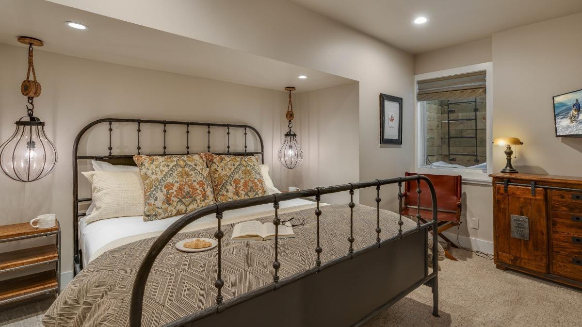 Lansdowne Chateau King Suite