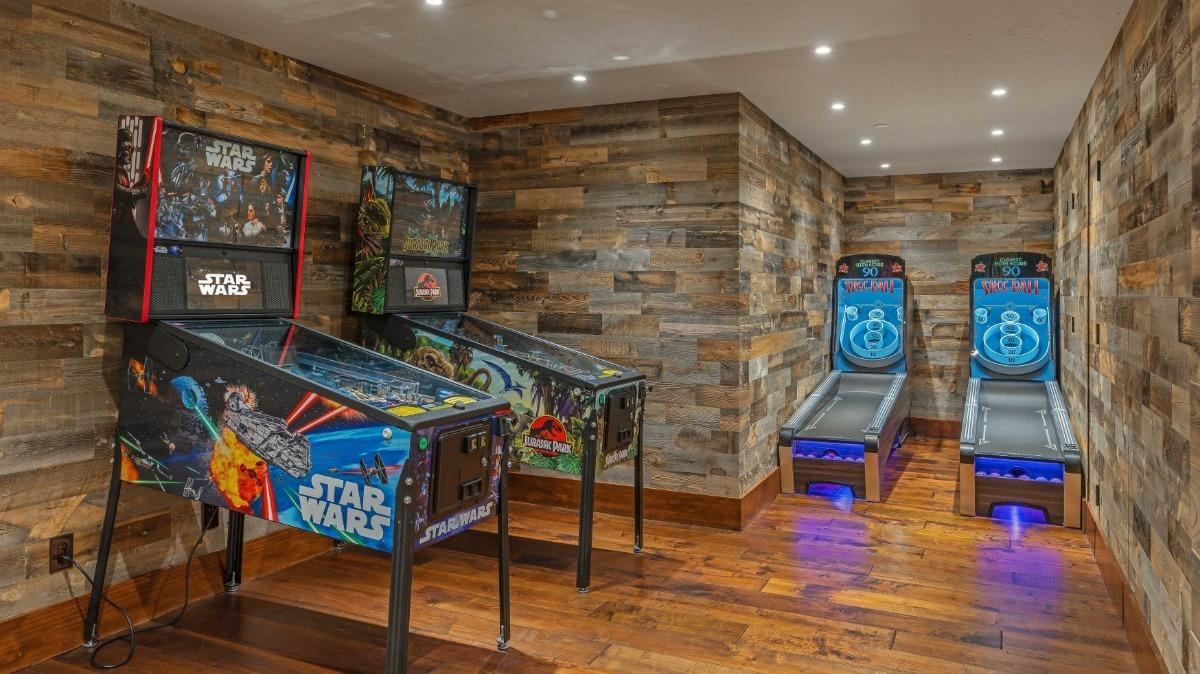Alpine Grandeur family room with pool table and wet bar