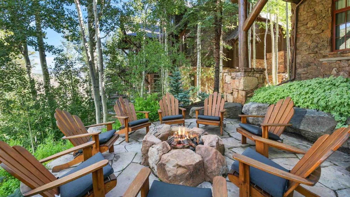 Bearberry Lodge Exterior
