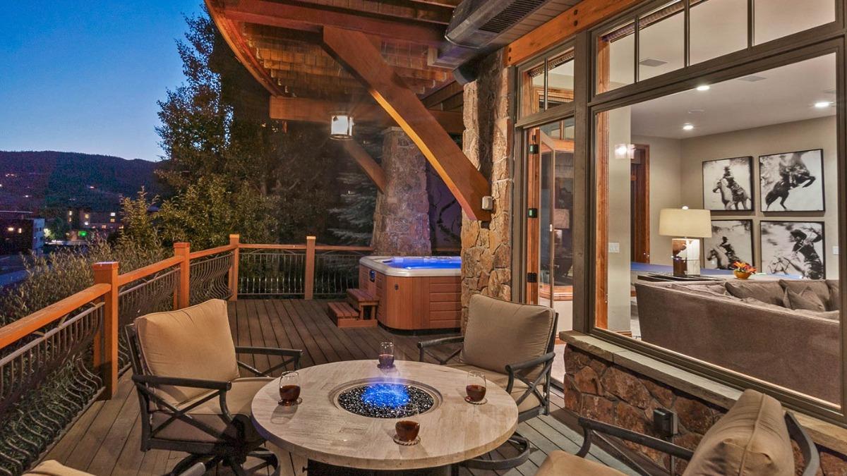 Rustlers Lodge Lower Deck View